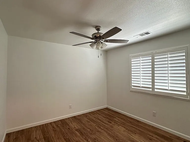 2207-2213 N Vickie Ct — Photo 20