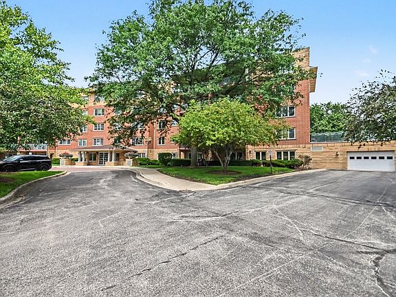 3rd image of 730 Creekside Dr Unit 304