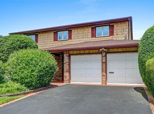 1945 Cynthia Ln, Merrick, NY 11566