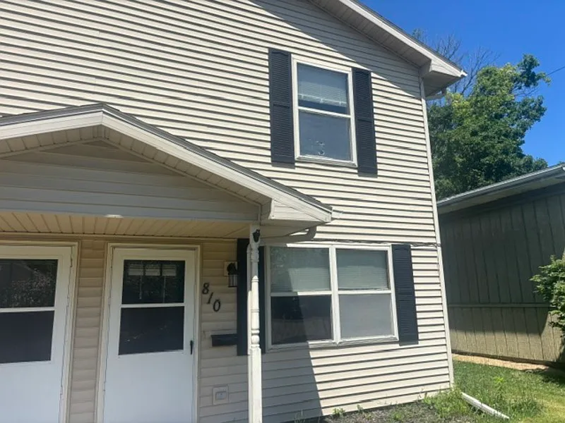 2 bed, 1.5 bath, 1100 sqft, $1,099 — Photo 3