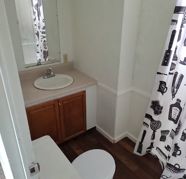 128 SE Guinevere Ct — Photo 8