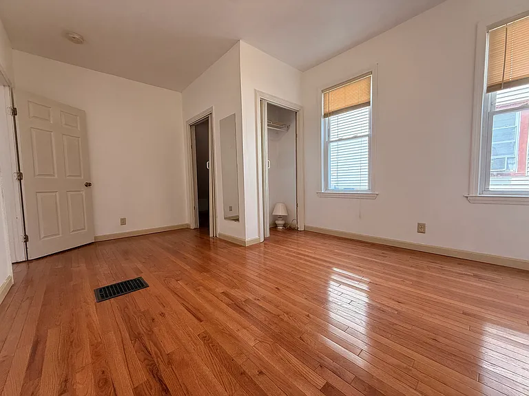 108-110 Russell St #1 — Photo 7