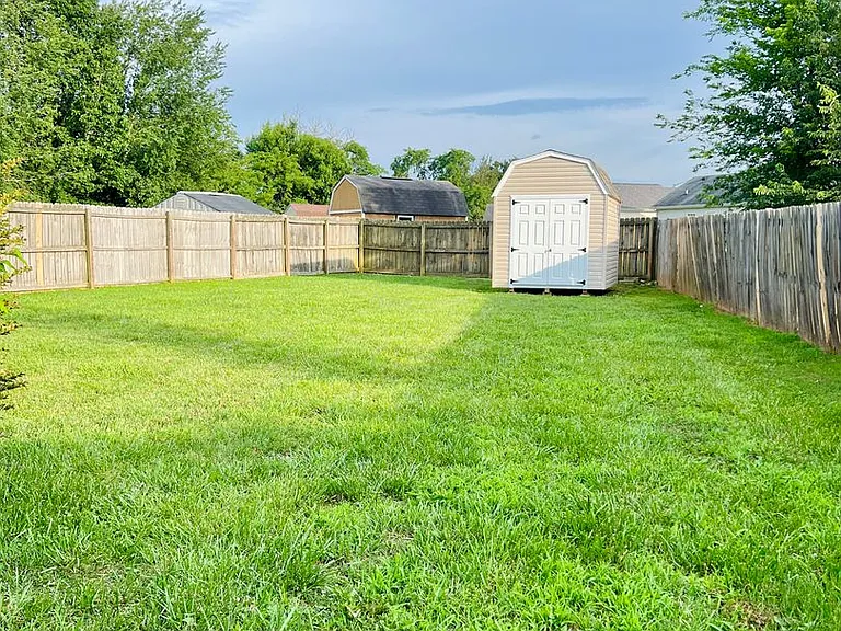 574 Oakmont Dr — Photo 4