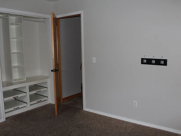 2217 Laneway Cir — Photo 18