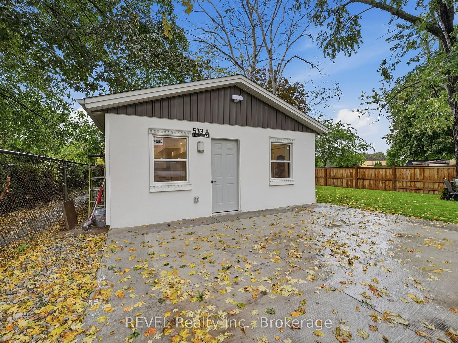3 bed, $2,000 — Photo 2
