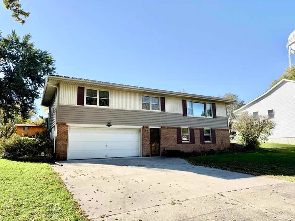 709 14th St, Wellman, IA 52356