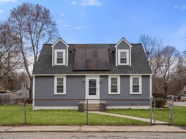 2 Pond St, Uxbridge, MA 01569