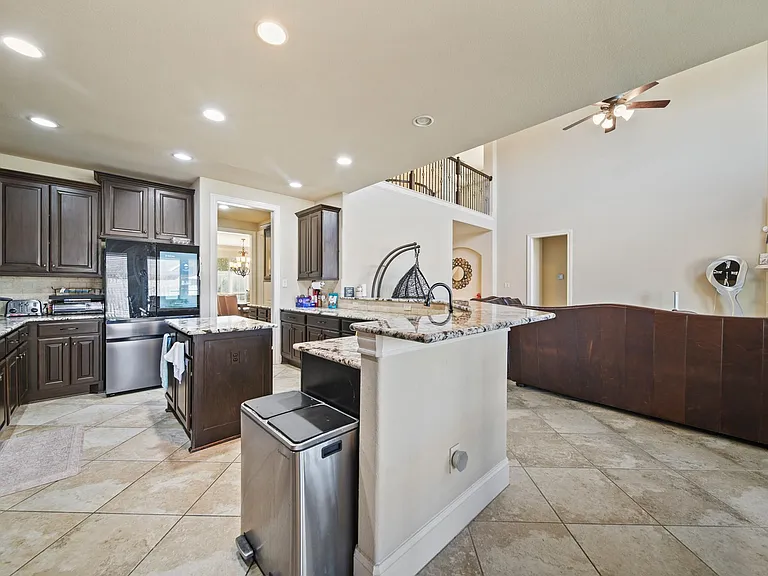 2523 Crossvine Dr — Photo 8