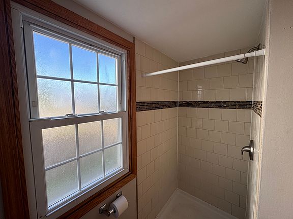 4th image of 509 E 161st Pl