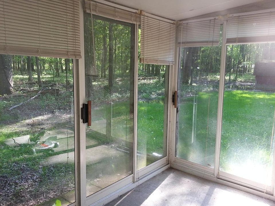 Back Patio overlooking woods - taken in the summer