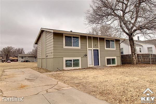 Exterior, Front (Angle)