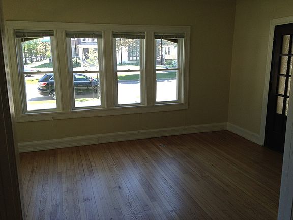 4th image of 1830-32 E Kenwood Blvd #1830