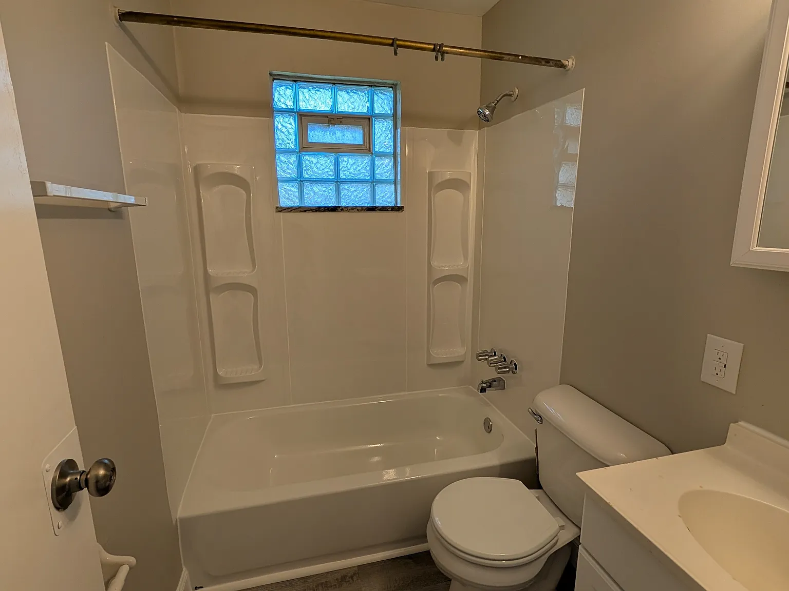Seabrook Apartments - 3670-P — Photo 3