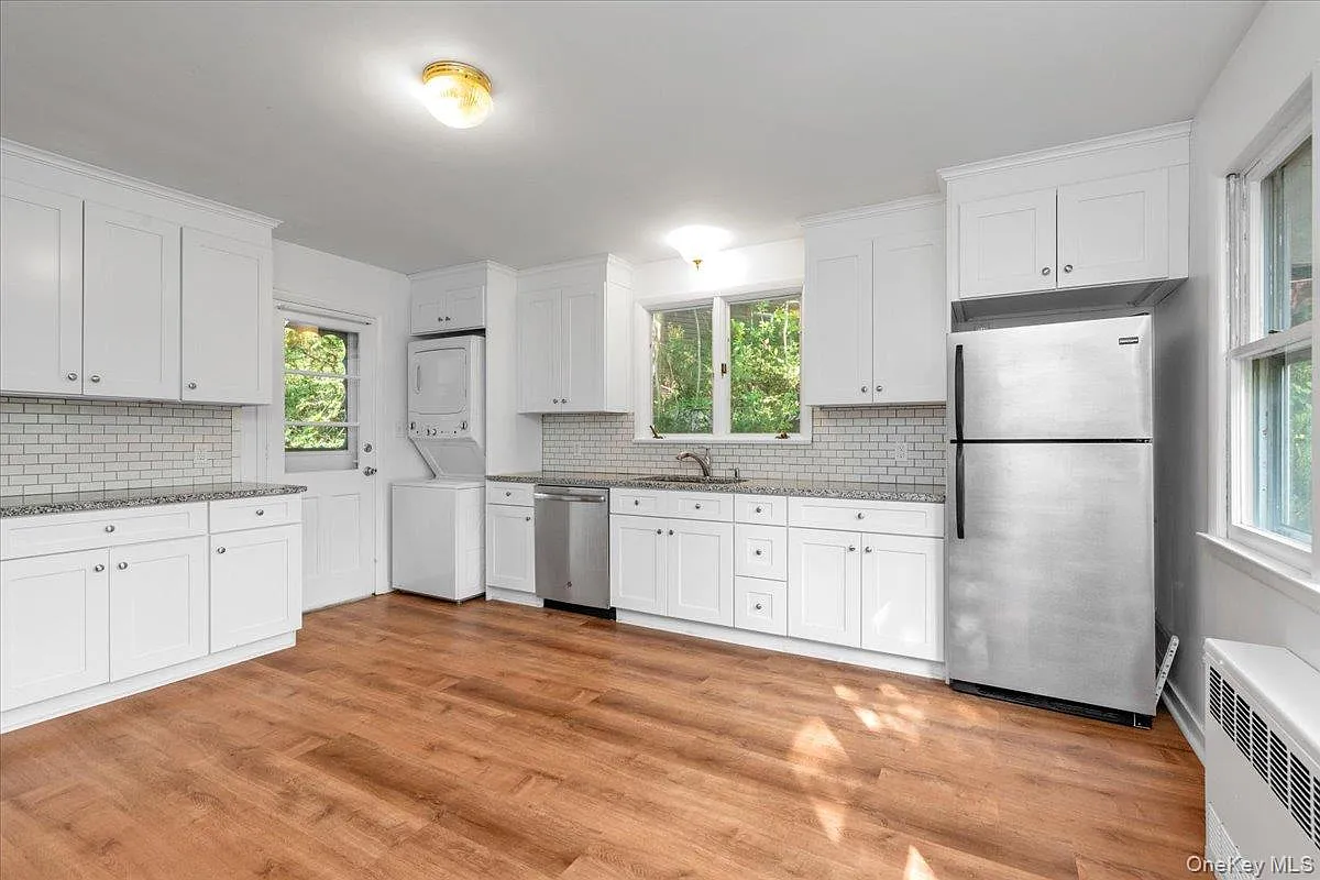 2 bed, 1.0 bath, 1300 sqft, $3,500 — Photo 3