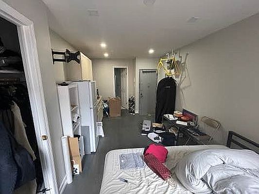 3rd image of 17 Essex St APT 6