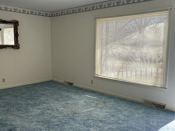5th image of 120 Ravenwood Cir