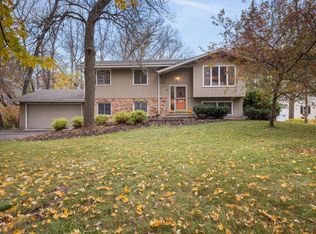 9 Union Terrace Ln N, Plymouth, MN 55441