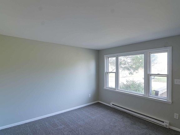 3rd image of 1625 Glenn Dr