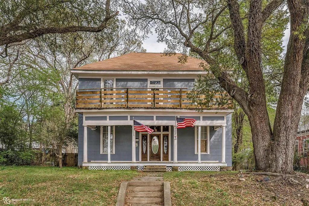 5 bed, 2740 sqft, $2,200 — Photo 1