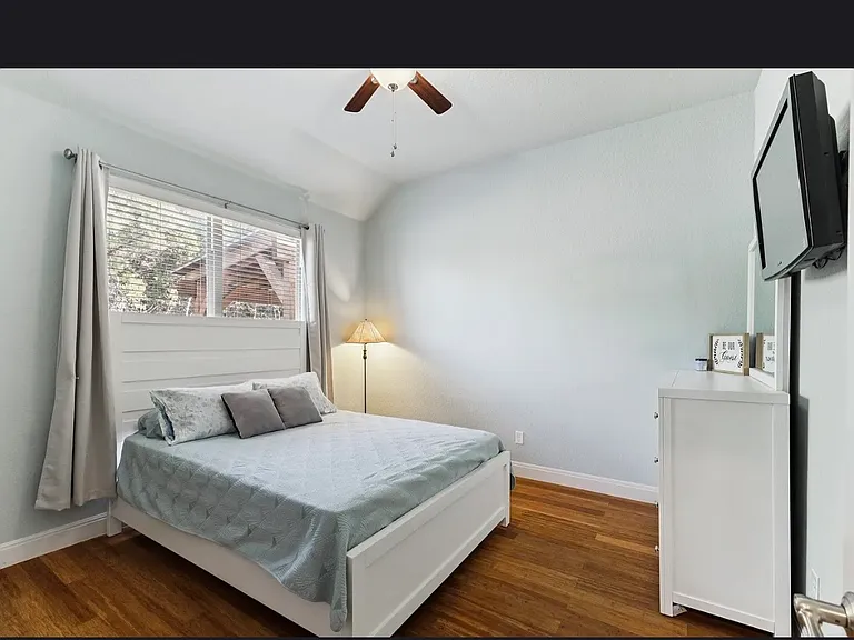 222 Longwood — Photo 6