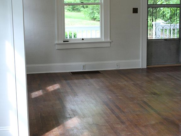 2nd image of 1407 Virginia St