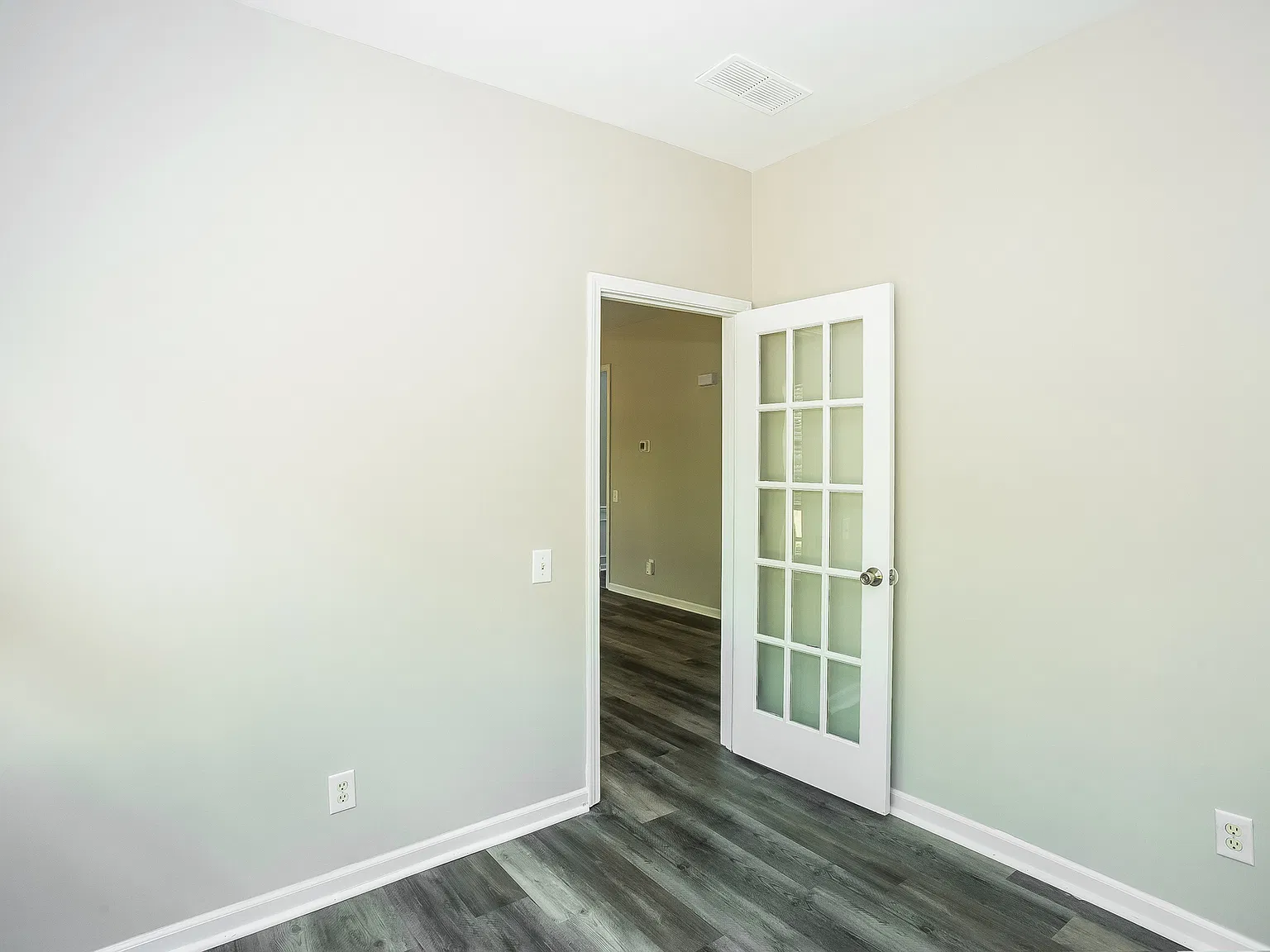 4 bed, 2072 sqft, $2,299 — Photo 4