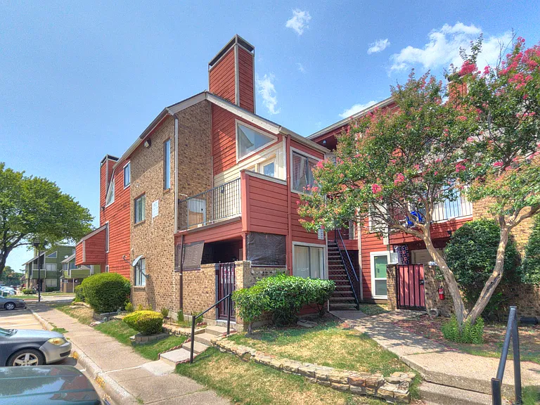 9827 Walnut St #205 — Photo 1
