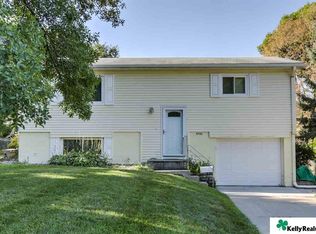 9733 Grand Ave, Omaha, NE 68134