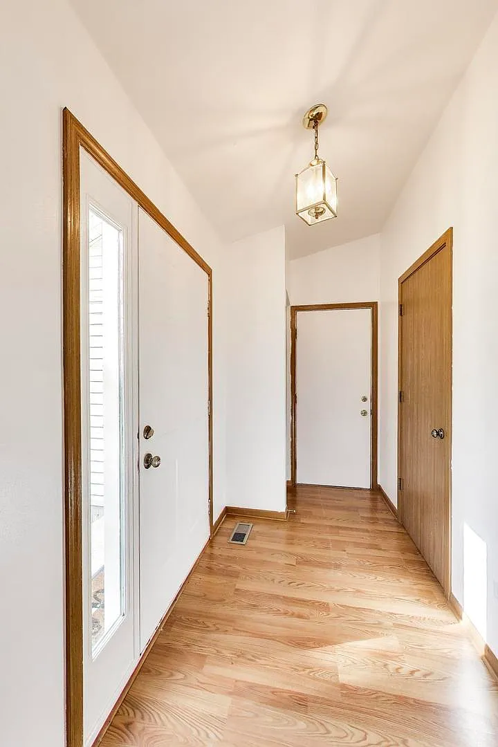 2 bed, 1.5 bath, 1276 sqft, $2,500 — Photo 2
