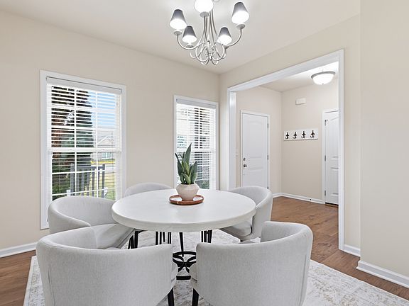 4th image of 4007 Pendleton Dr