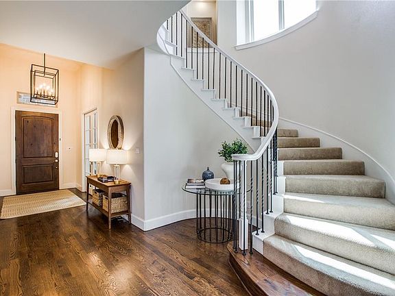 3rd image of 6119 Richmond Ave