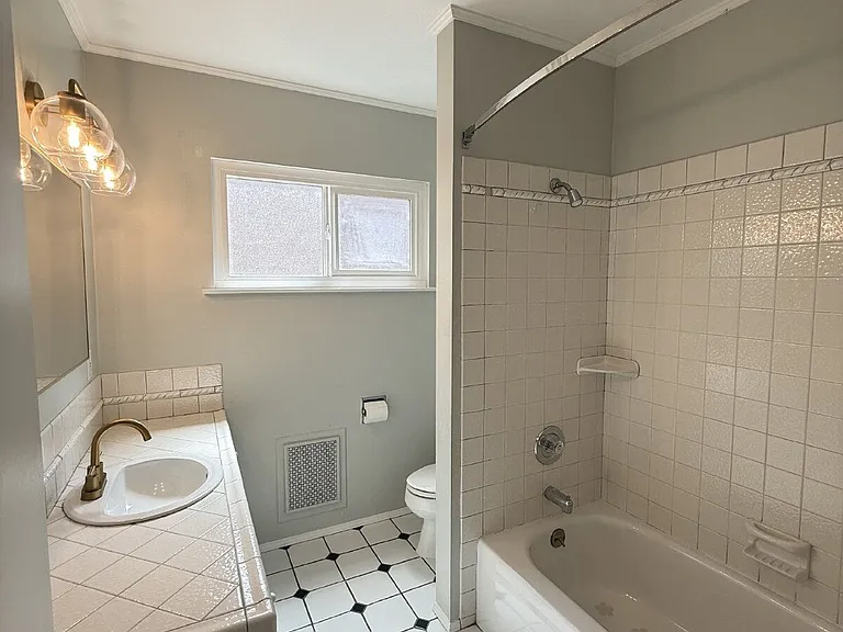 1401 Forest Ave — Photo 17