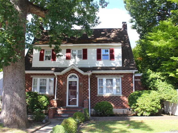 21215 33rd Avenue, Bayside, NY 11361