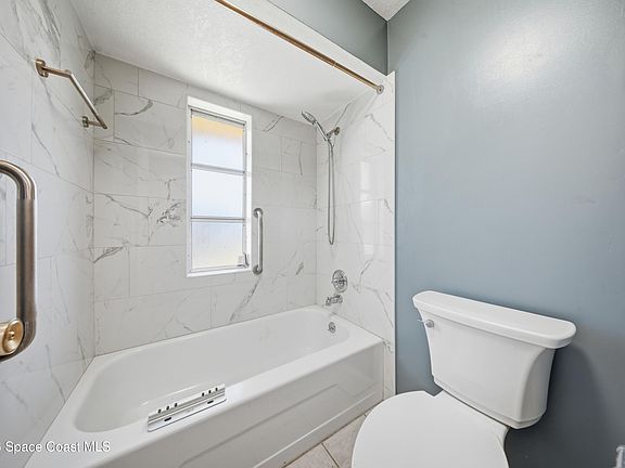 4th image of 1139 Groves Dr