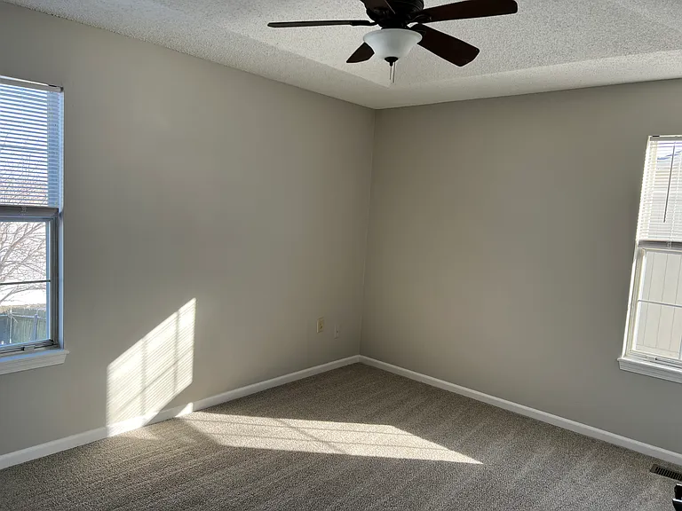 701 S Deerfield Dr — Photo 2