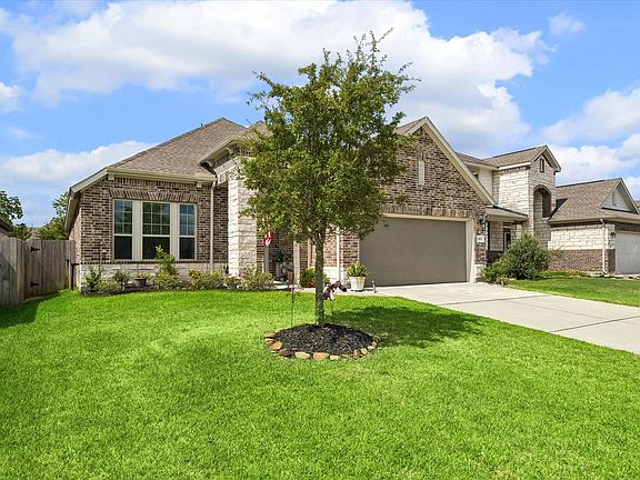 3rd image of 24042 Hawthorn Lakes Dr