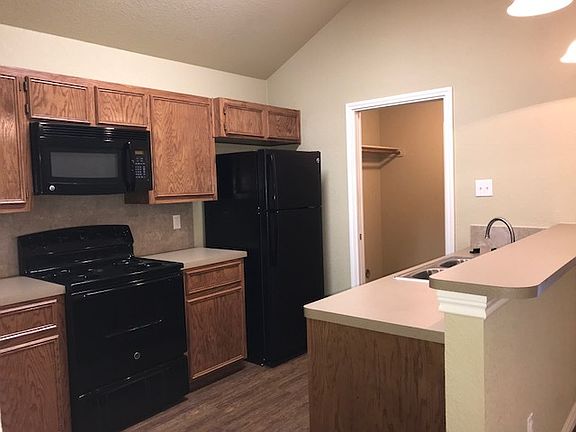 5th image of 406 Study Hall Loop APT B