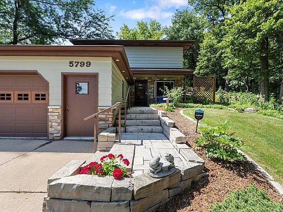 2nd image of 5799 Woodland Dr