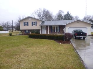 1150 Country Club Dr, Newark, OH 43055