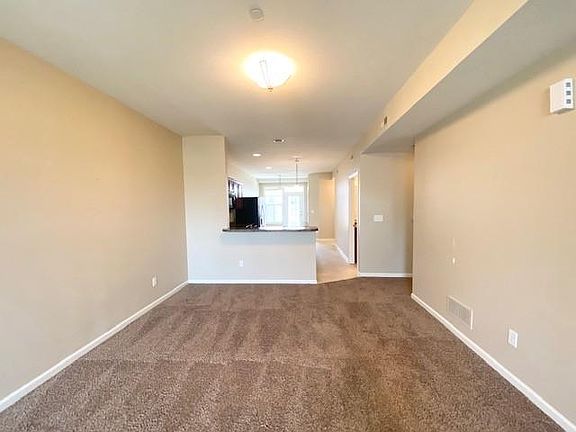4th image of 505 S Granite Way Unit 102