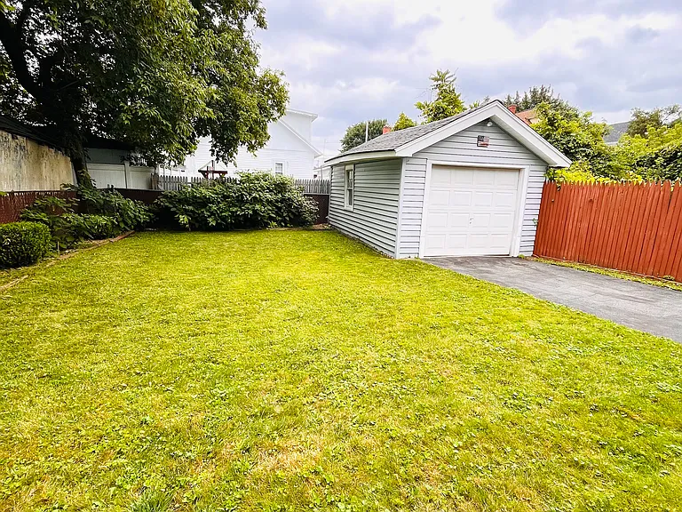 1312 Oak St — Photo 15
