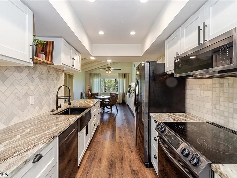2507 Lakeview Dr — Photo 14