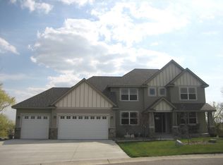 4611 Sweet St, Eagan, MN 55123