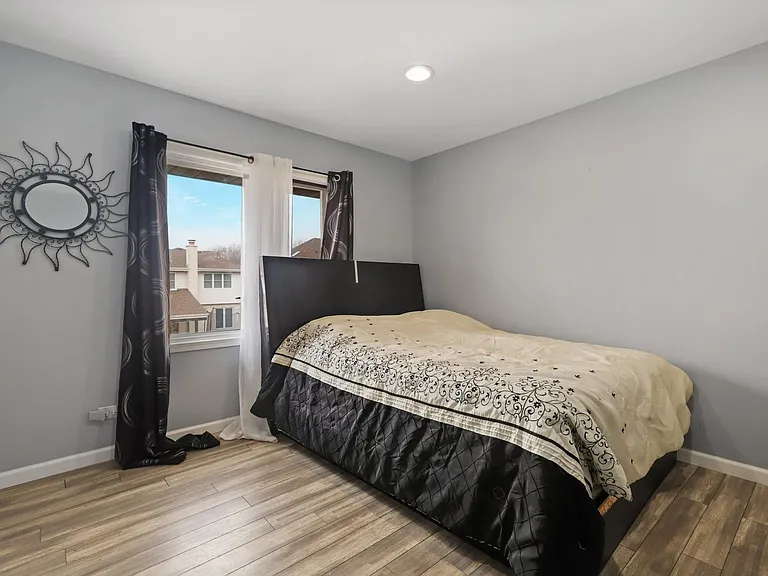 520 N Veterans Pkwy — Photo 27