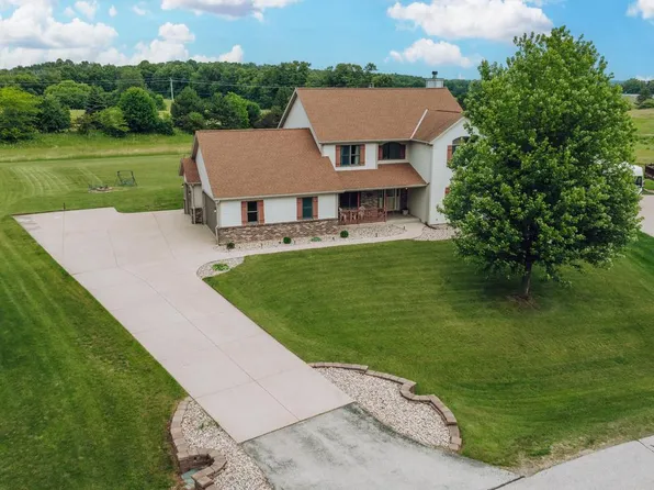 5276 Juniper LANE, West Bend, WI 53095