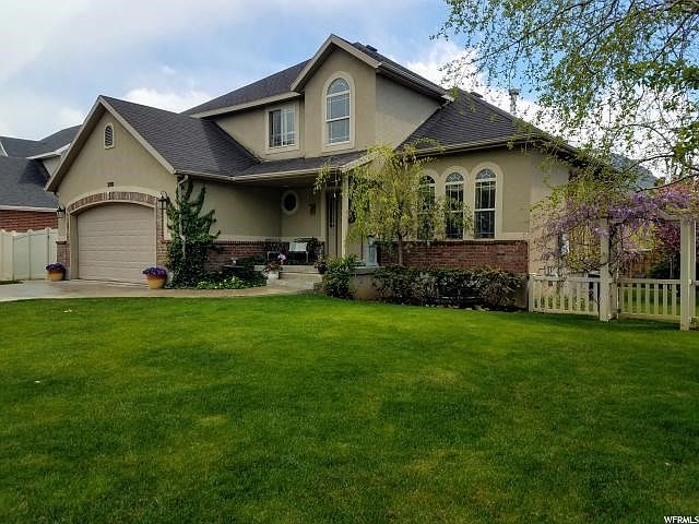 1st image of 3502 E Fairway Ln