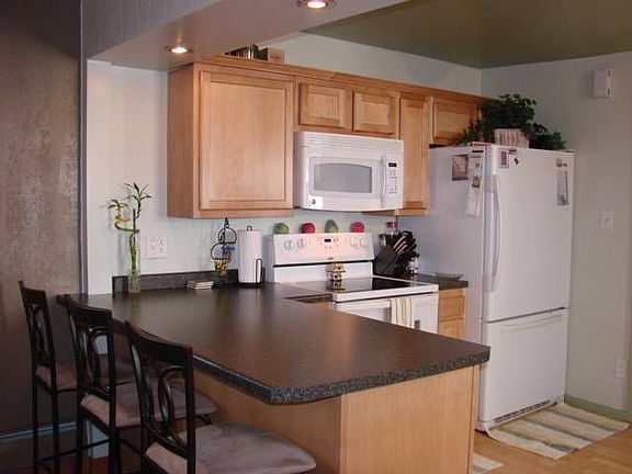 4th image of 2005 Lackawanna Ave