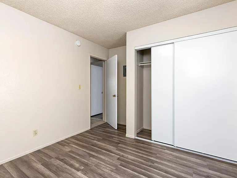 550 E Avenue H14 #3 — Photo 7