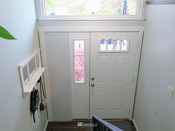 4th image of 1118 39th Ct SE