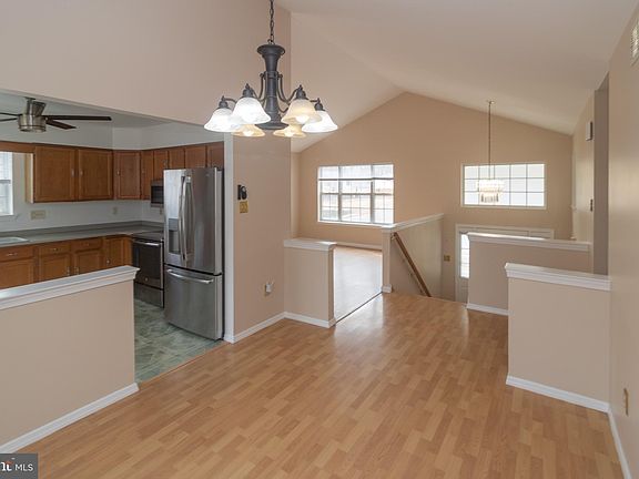 5th image of 319 Colorado Trl